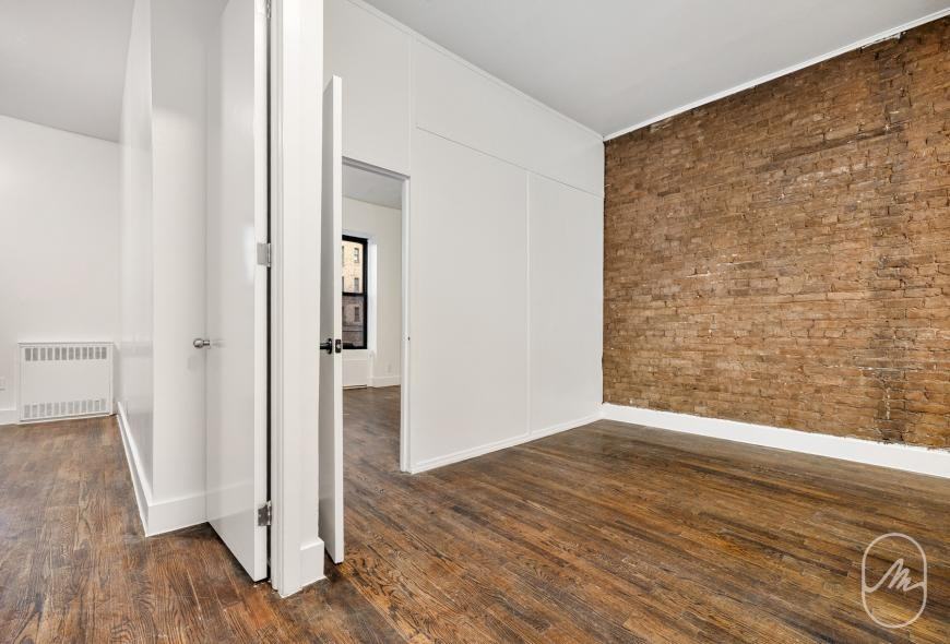 326 W 23rd St - Photo 5 of 10