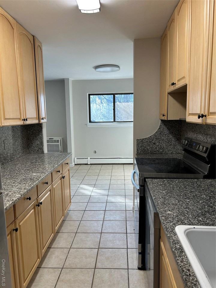 2 Secora Rd Apt C7 #C7 - Photo 3 of 20