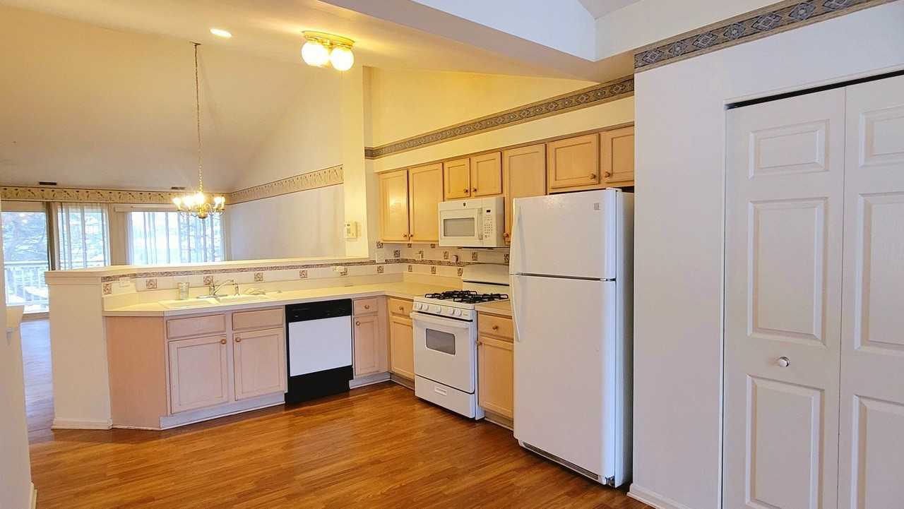 2125 Fulham Dr Unit 2125 #2125 - Photo 4 of 18