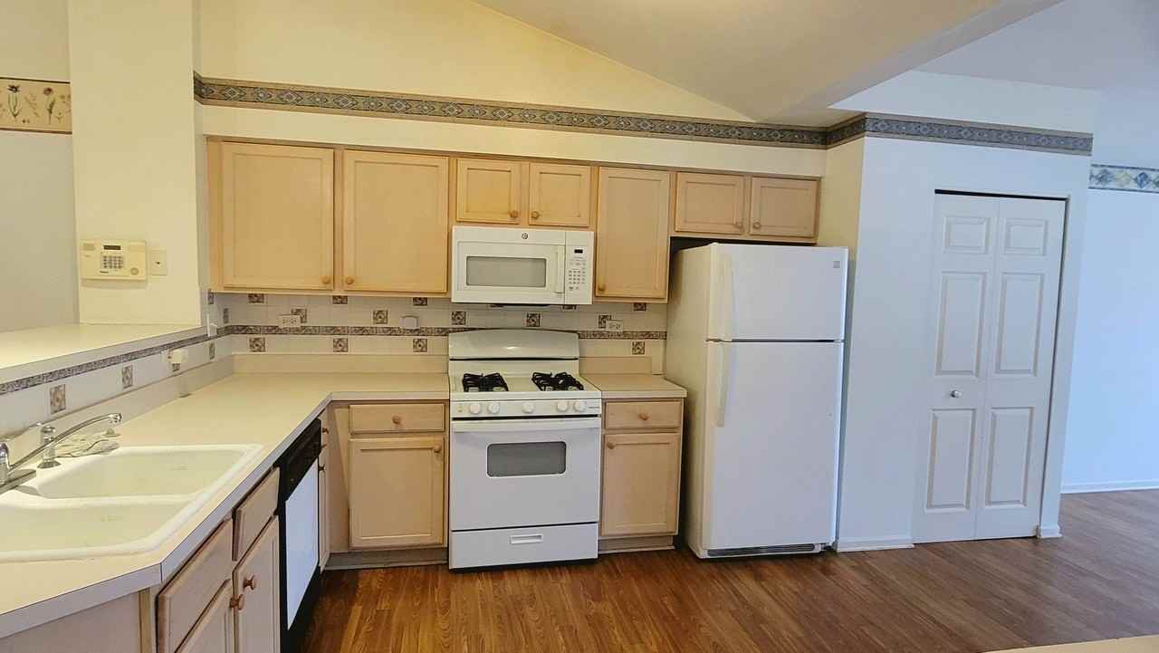 2125 Fulham Dr Unit 2125 #2125 - Photo 5 of 18