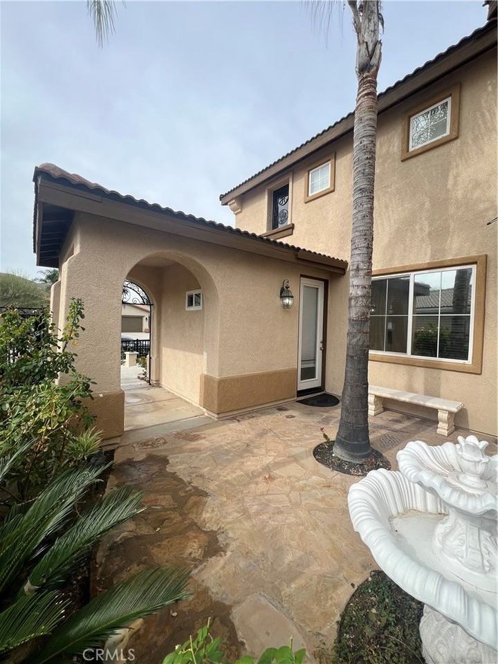 9840 Shadow Mountain Dr - Photo 2 of 10