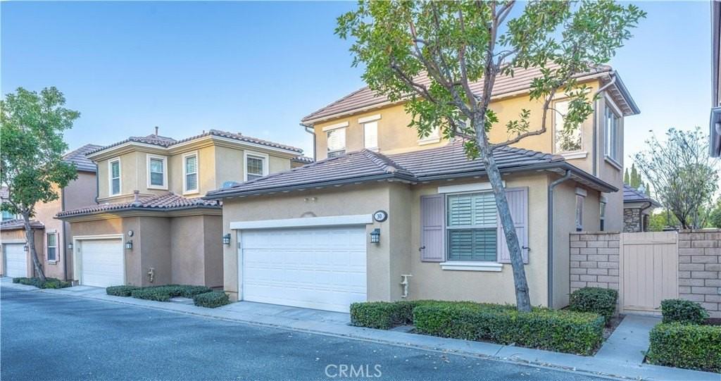 30 Long Fellow - Photo 2 of 40