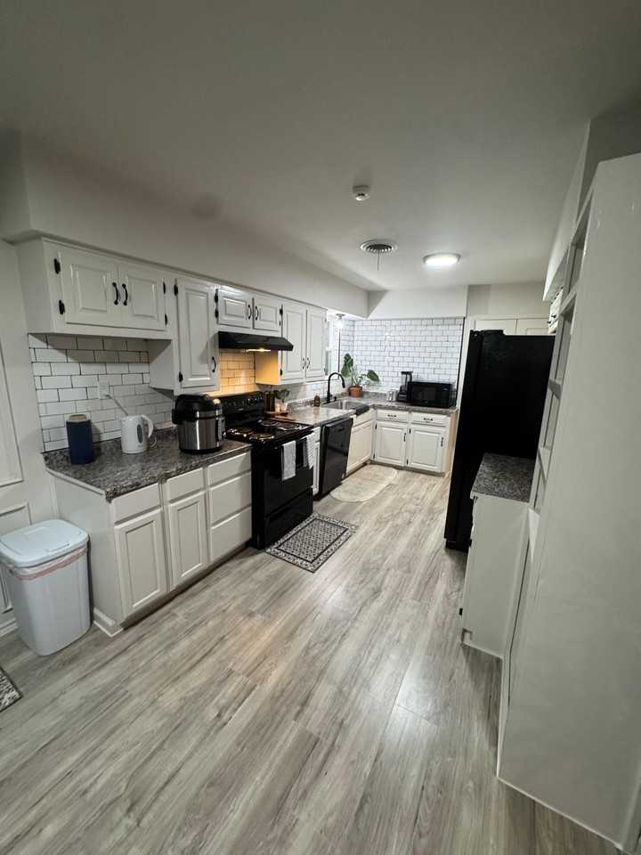 Hilton Dr - Photo 2 of 13