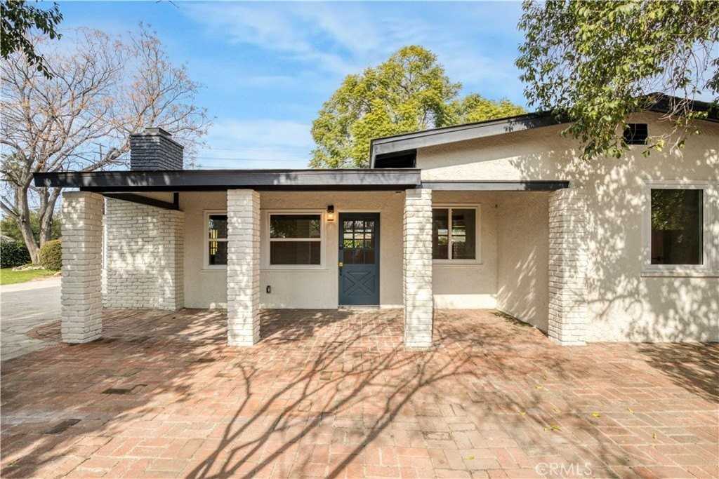 8666 Keokuk Ave - Photo 3 of 17