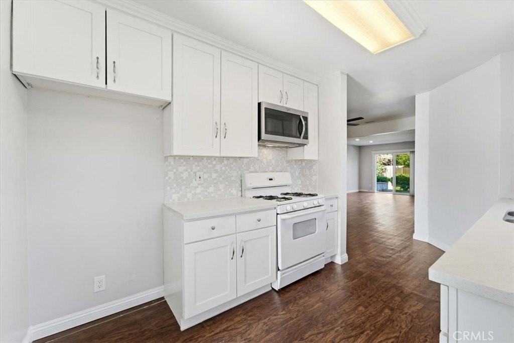 20011 Archwood St - Photo 5 of 32