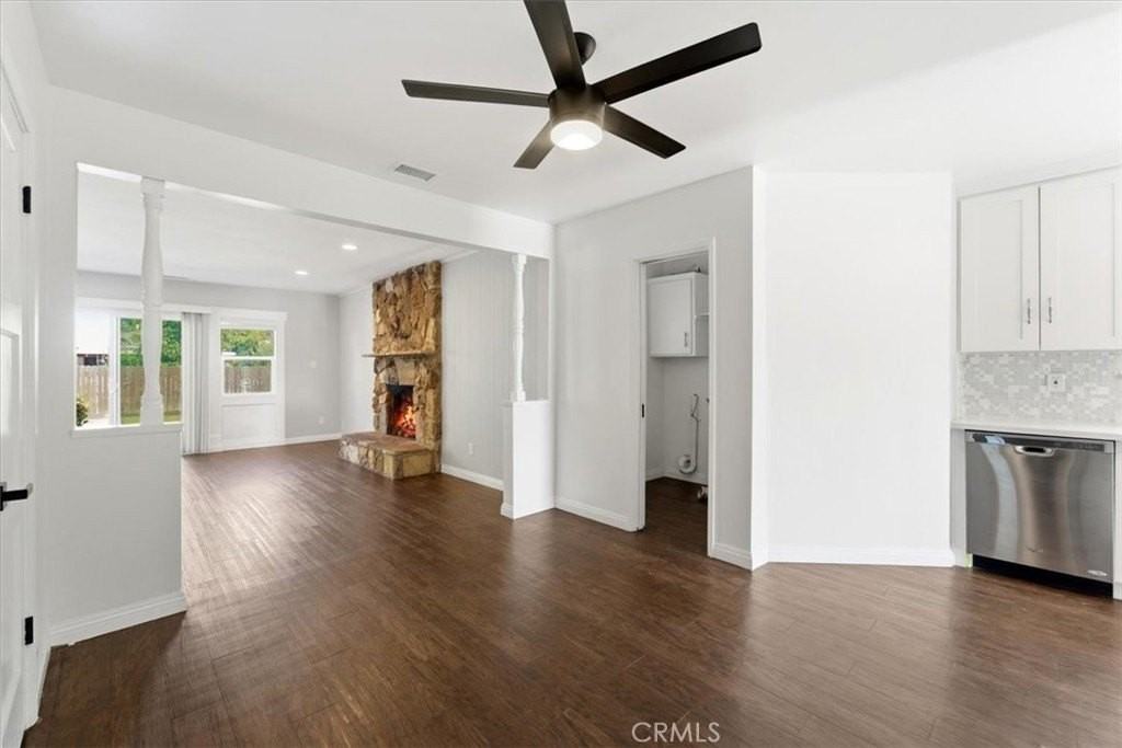 20011 Archwood St - Photo 7 of 32