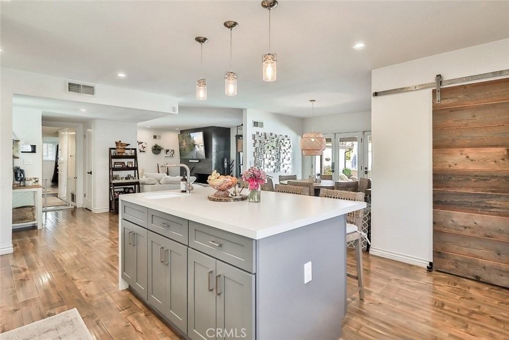 23861 Califa St - Photo 4 of 14