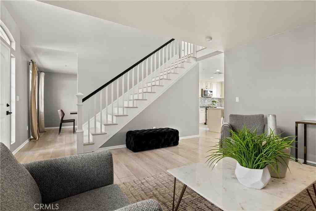 8213 Quartz Ave - Photo 4 of 34