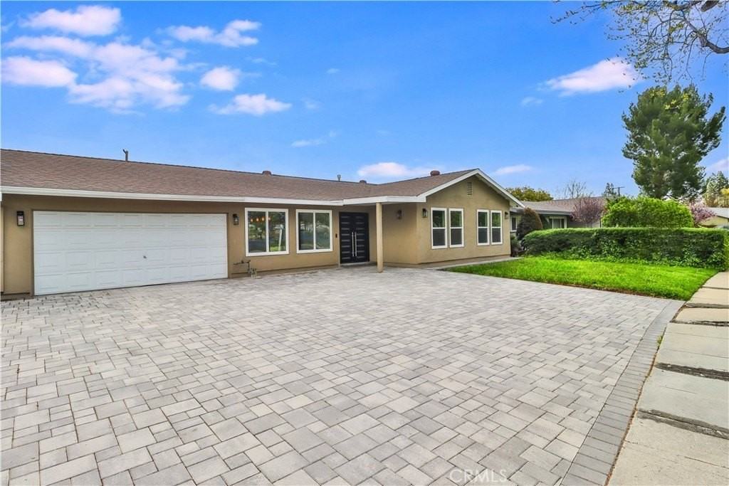 9752 Laramie Ave - Photo 4 of 34