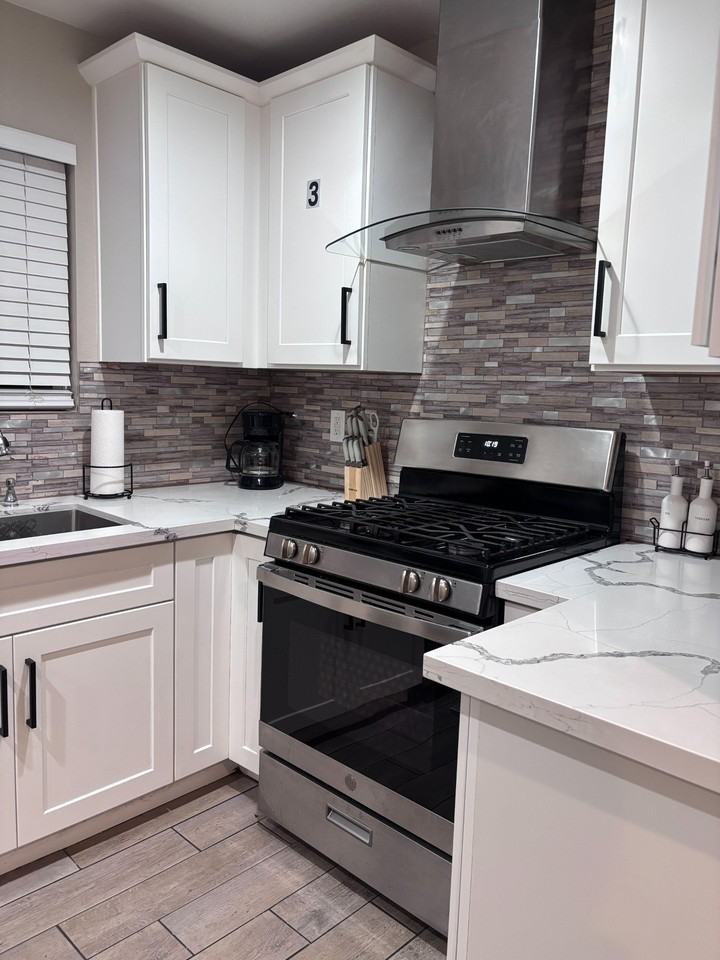 Connie Ave - Photo 4 of 18