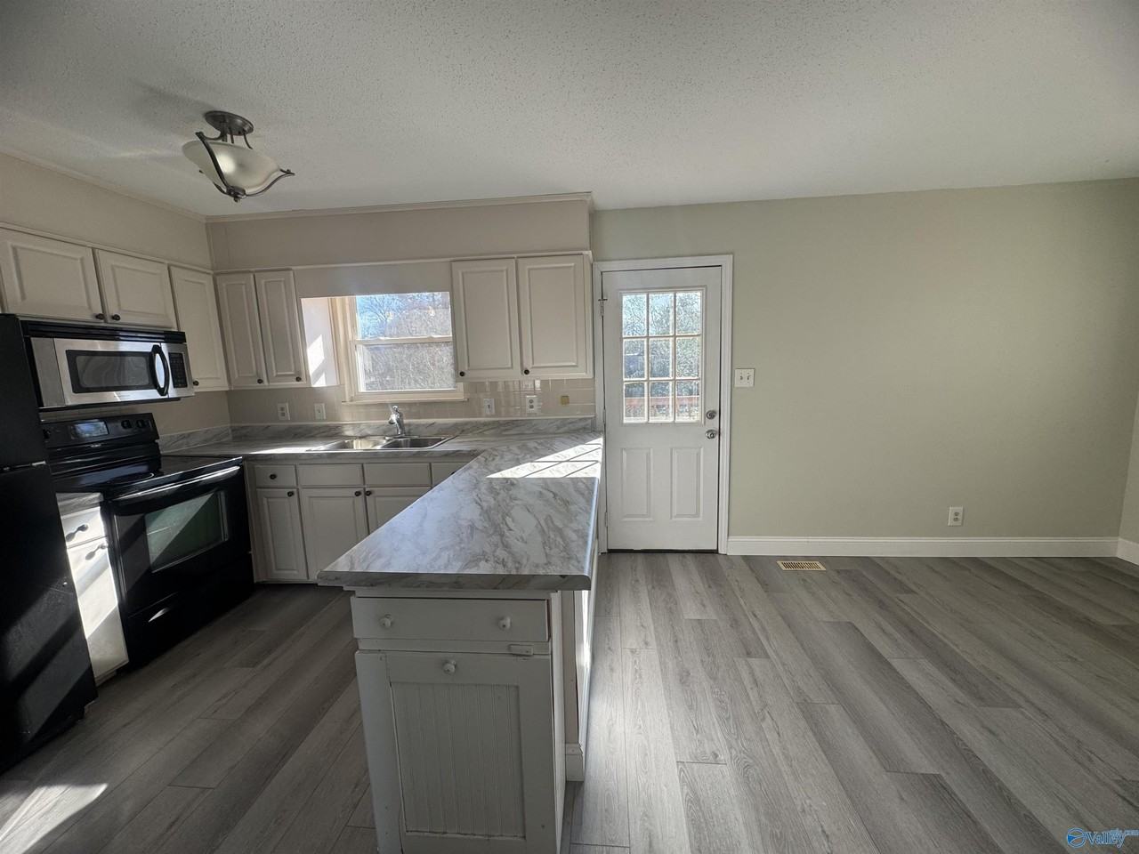 9904 Willow Cove Rd Se - Photo 4 of 31