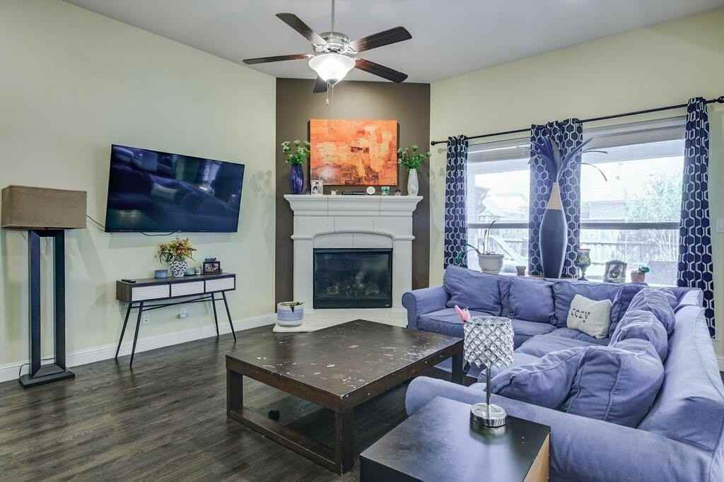 1121 Lone Ivory Trl - Photo 3 of 18