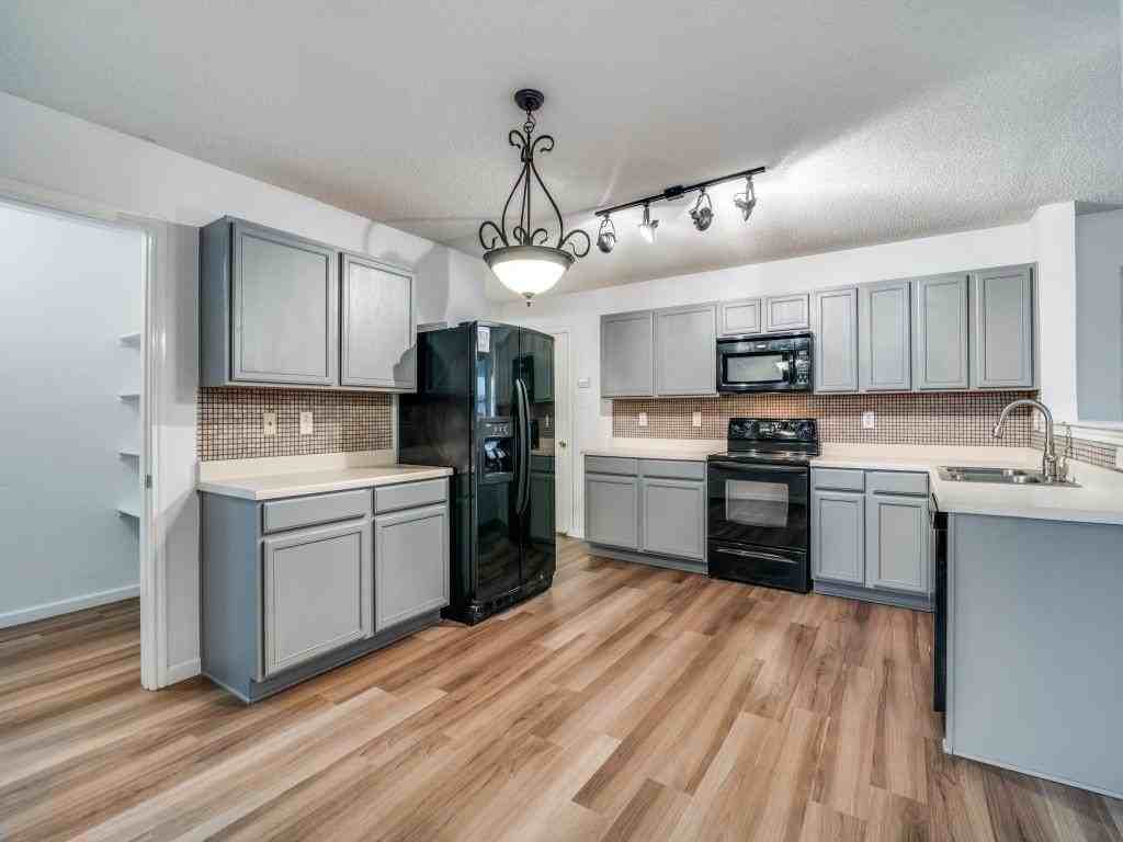 3100 Misty Ridge Ln - Photo 2 of 25