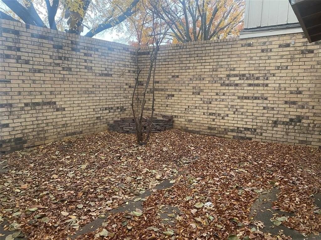 501 Towne House Ln - Photo 2 of 22