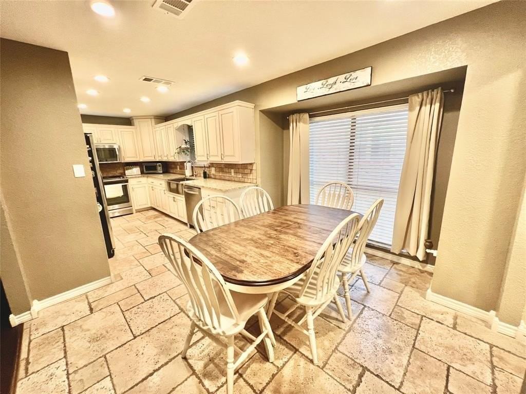 7812 Woodharbor Dr - Photo 4 of 35