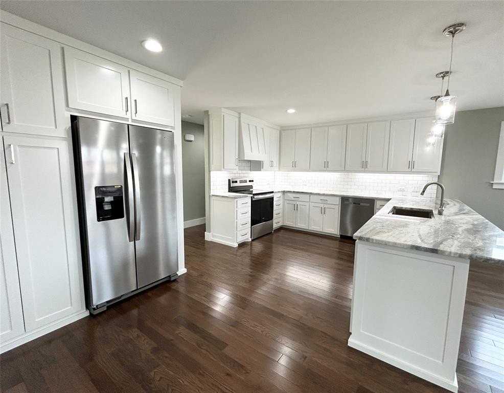 102 Colorado St - Photo 6 of 25