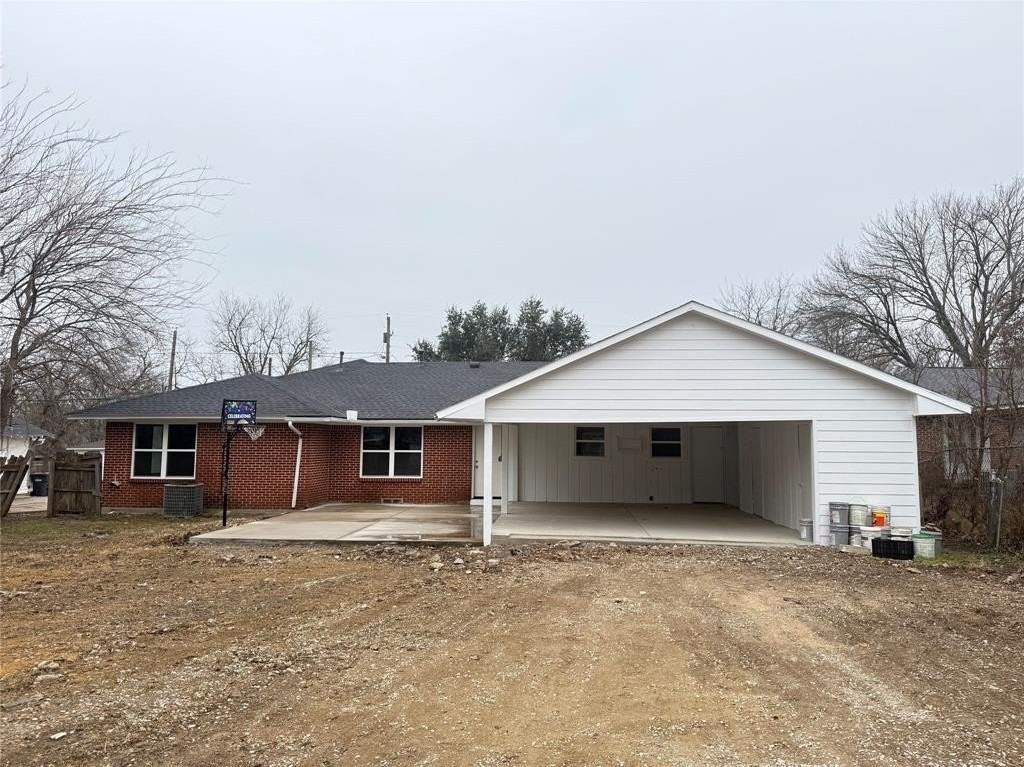 1210 Hall St - Photo 2 of 3