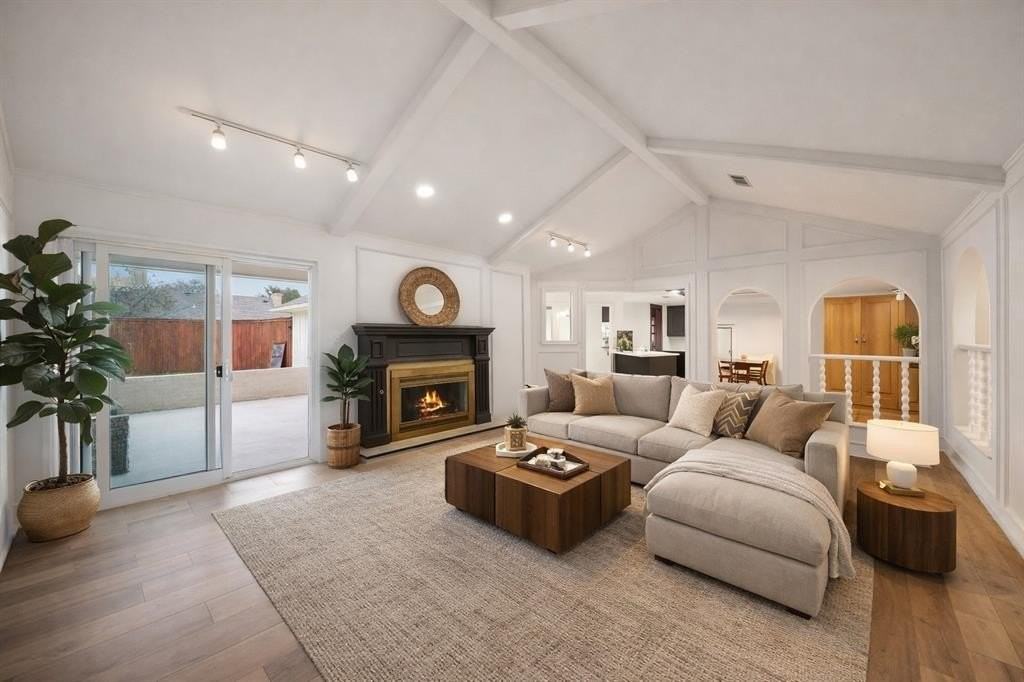 3609 Brookshire Dr - Photo 2 of 32