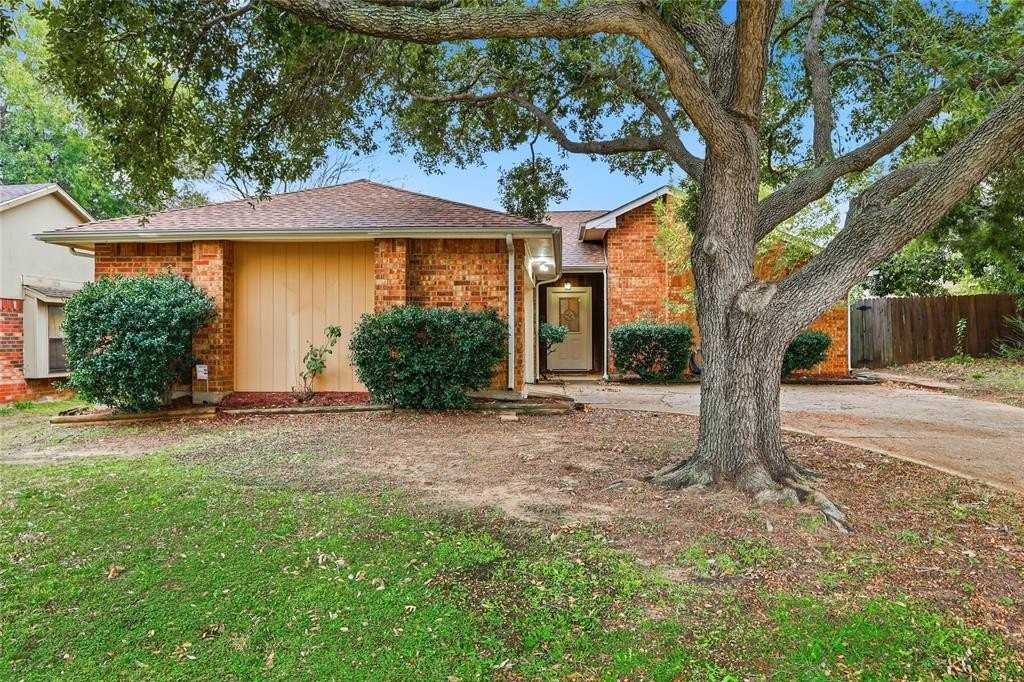 360 Conroe Cir - Photo 2 of 17