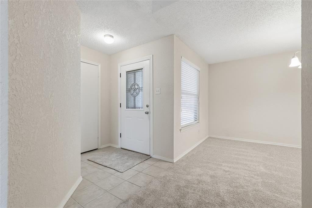 360 Conroe Cir - Photo 3 of 17