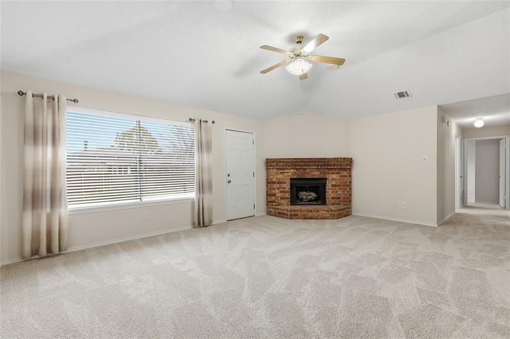 360 Conroe Cir - Photo 5 of 17