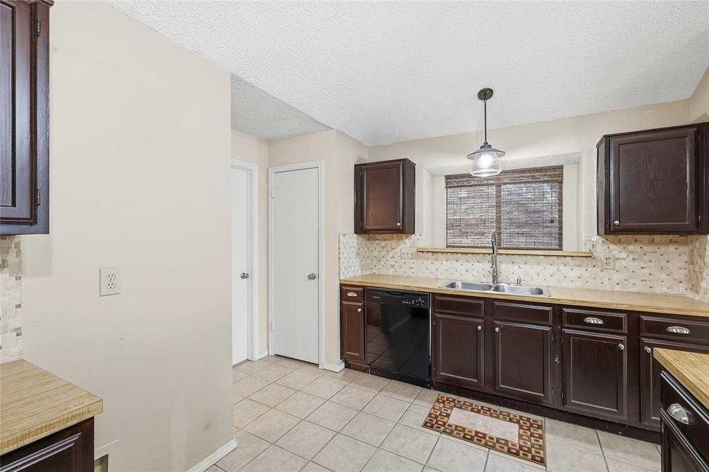 360 Conroe Cir - Photo 7 of 17