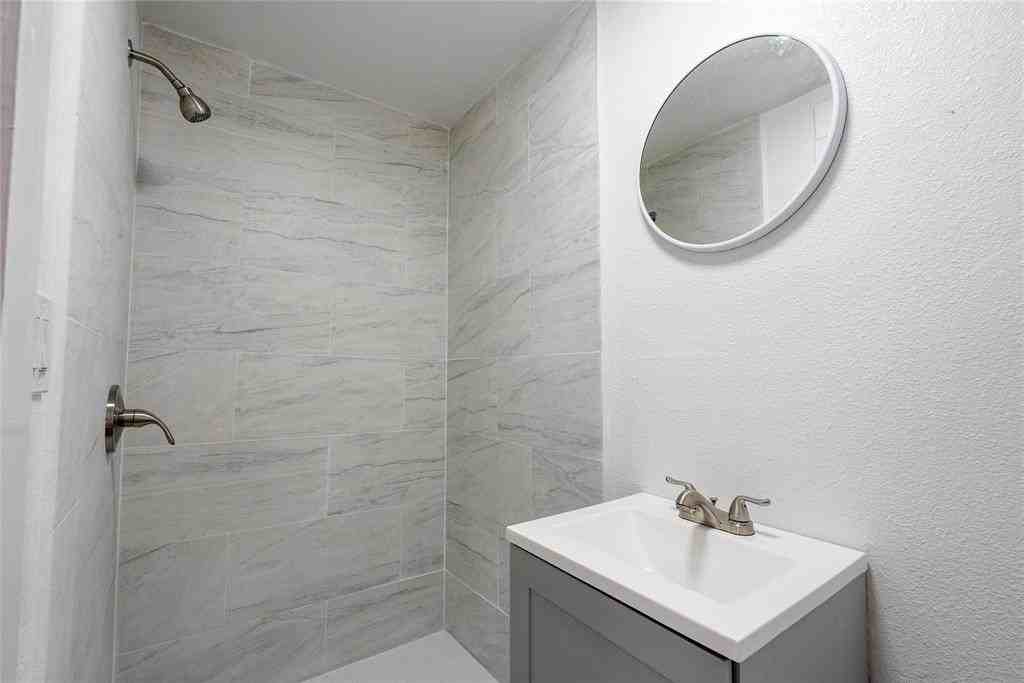 335 N Marsalis Ave - Photo 6 of 12