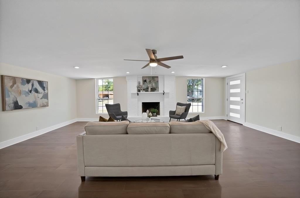 3046 Rotan Ln - Photo 6 of 40