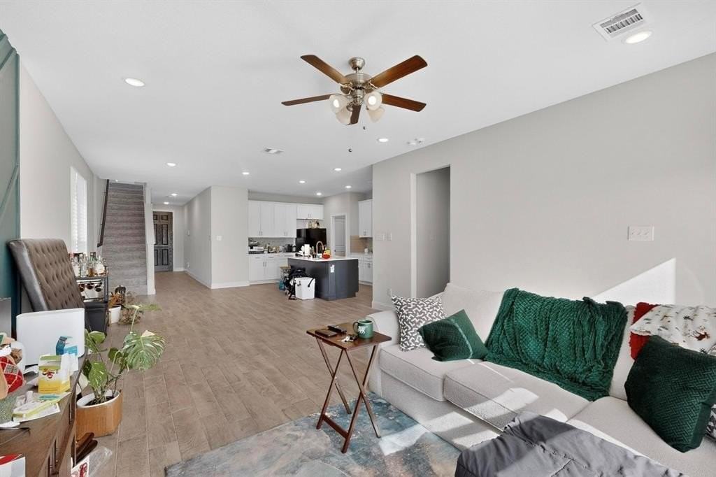 1720 Barnwood Trce - Photo 5 of 27