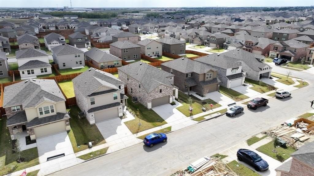 1008 Clear Dusk Ln - Photo 4 of 24