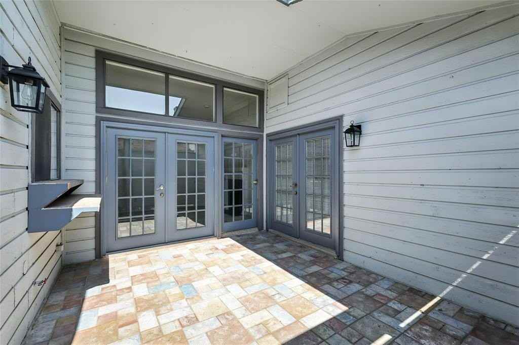 640 Bellaire Dr #B - Photo 4 of 24