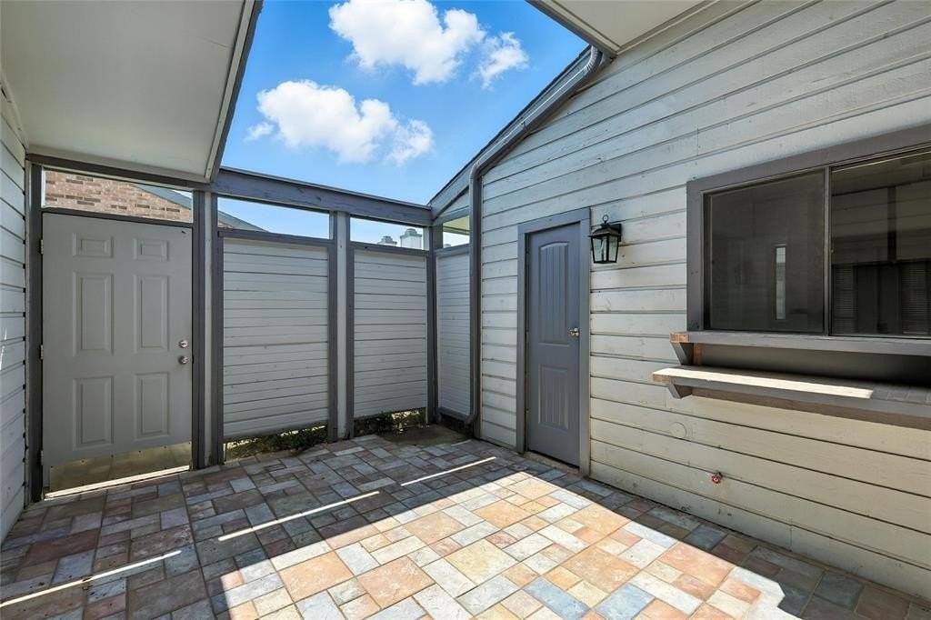 640 Bellaire Dr #B - Photo 5 of 24