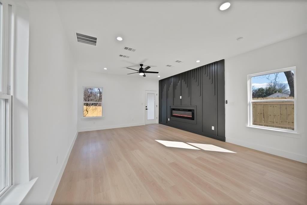 2406 Scott St - Photo 7 of 25