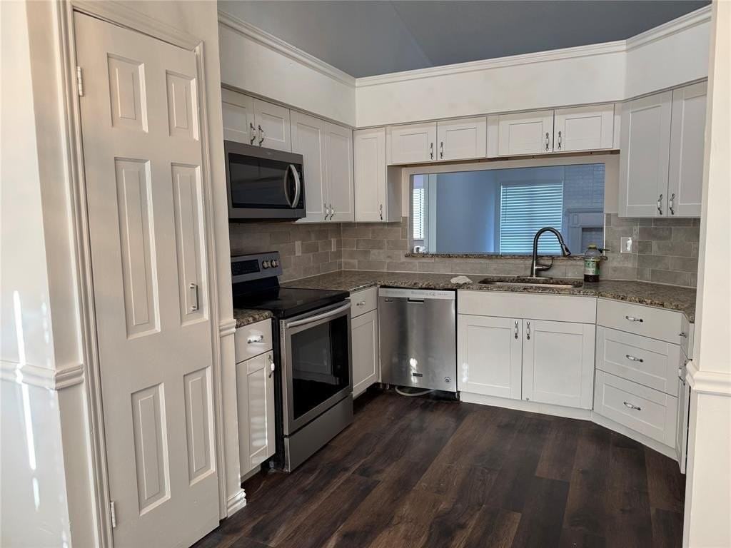 2329 Jamaica Pl - Photo 2 of 7