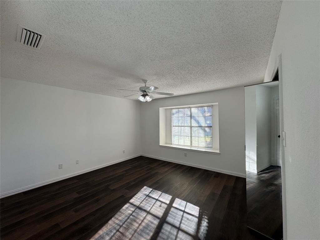 2329 Jamaica Pl - Photo 5 of 7