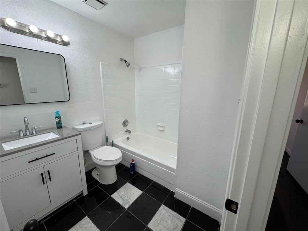 2329 Jamaica Pl - Photo 6 of 7