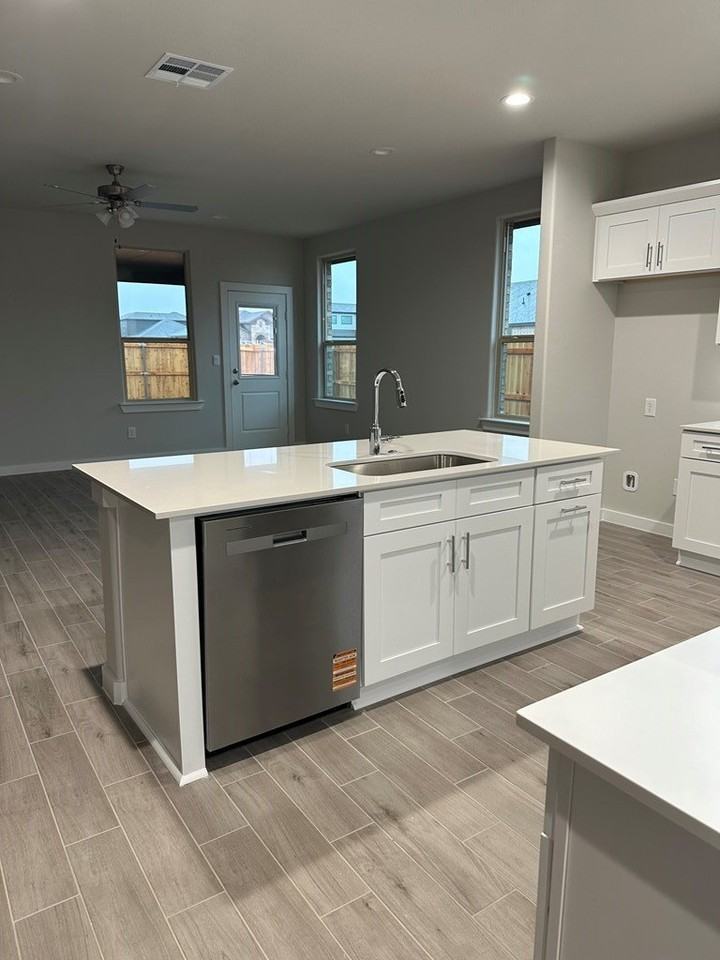 2000 Fortune Dr - Photo 2 of 15