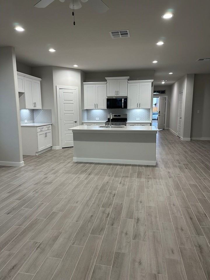 2000 Fortune Dr - Photo 4 of 15