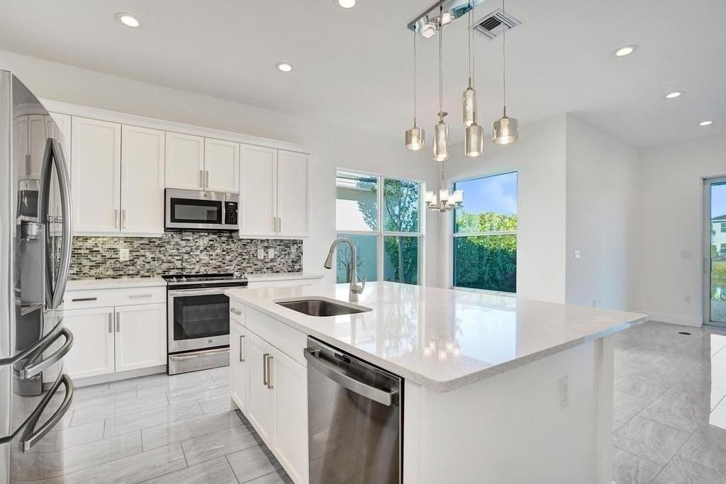 9623 Brook Isles Ave - Photo 2 of 50