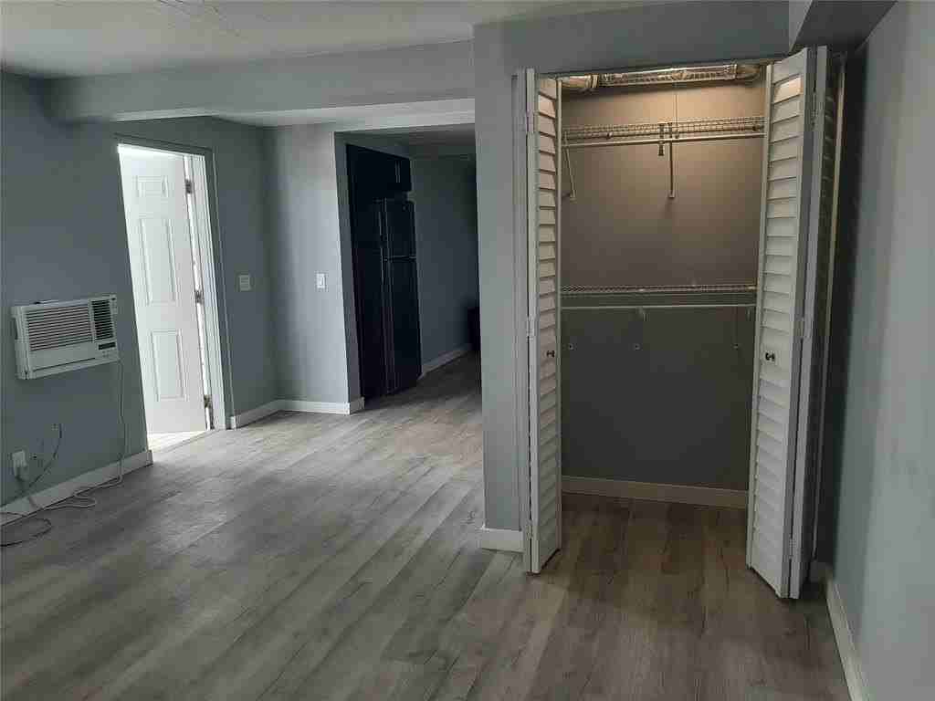 301 Ne 23rd St #2 - Photo 4 of 9