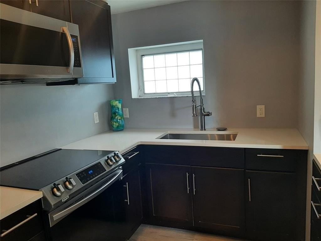 301 Ne 23rd St #2 - Photo 5 of 9