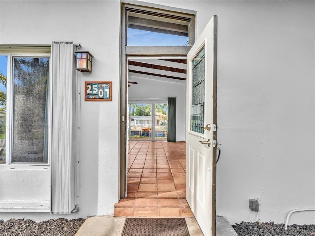 2507 Okeechobee Ln - Photo 3 of 50