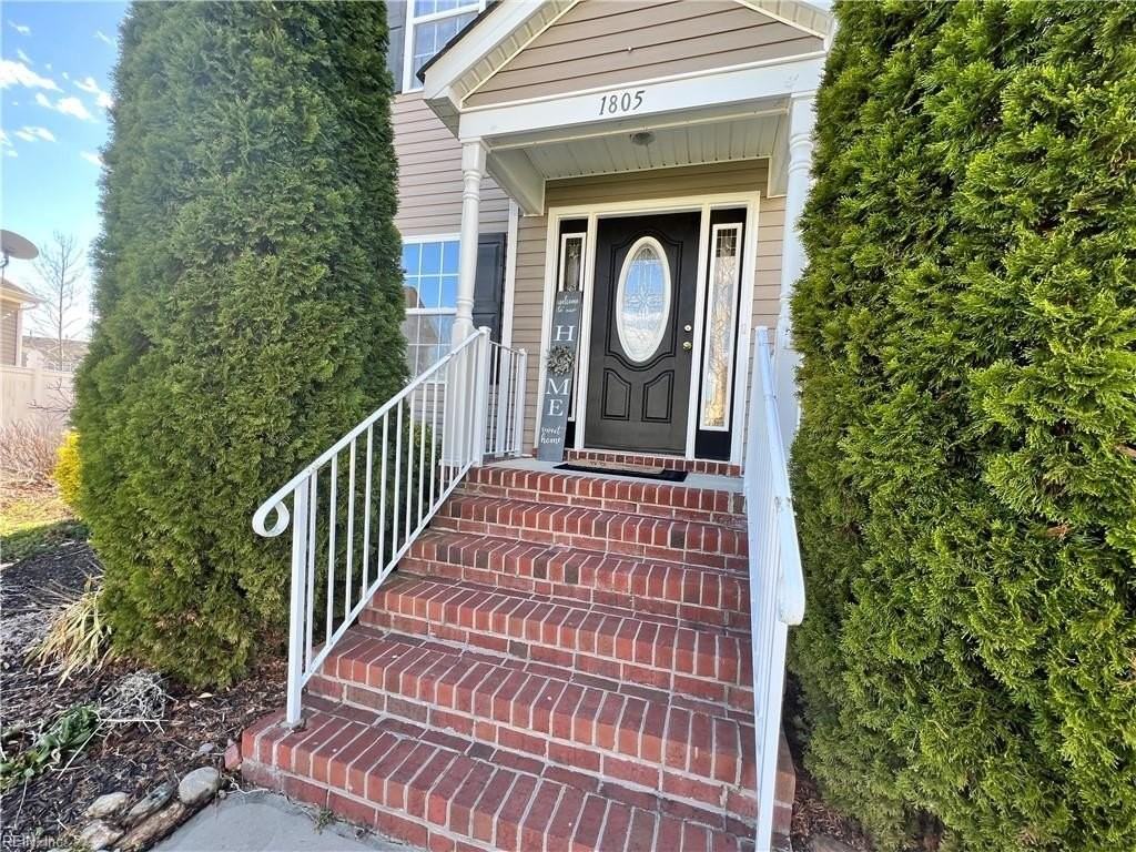 1805 Garner Ln - Photo 2 of 48