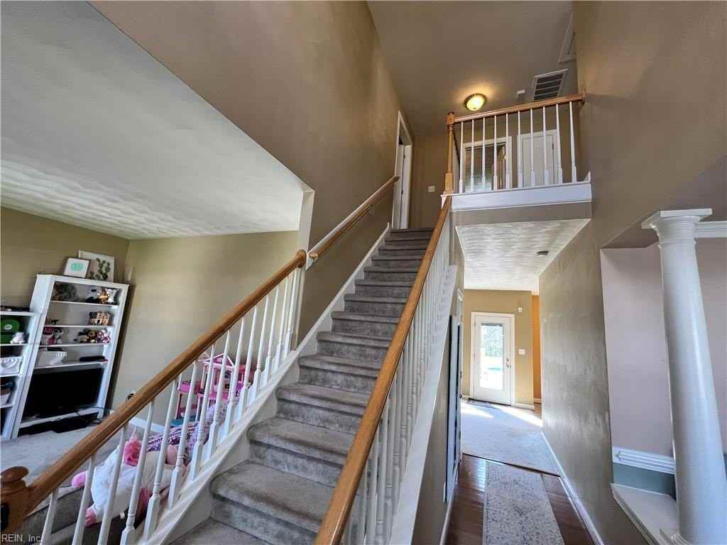 1805 Garner Ln - Photo 6 of 48