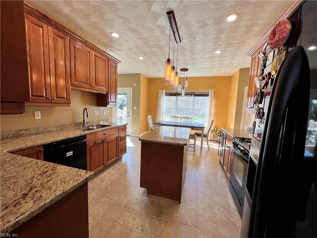 1805 Garner Ln - Photo 7 of 48