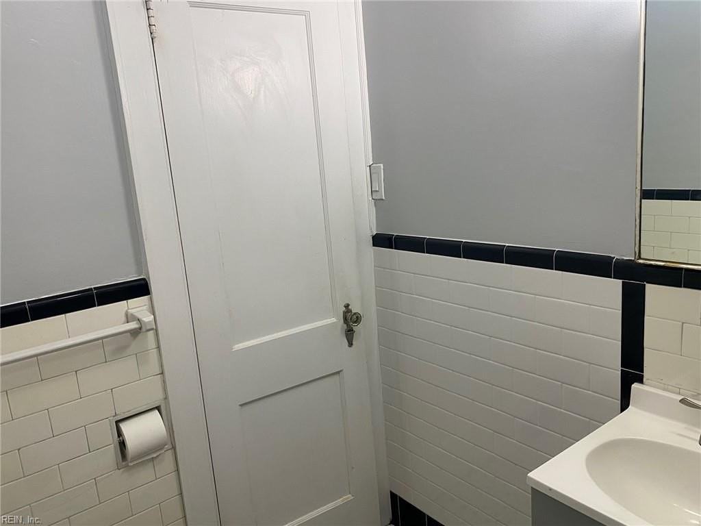 7423 Hampton Blvd - Photo 4 of 22