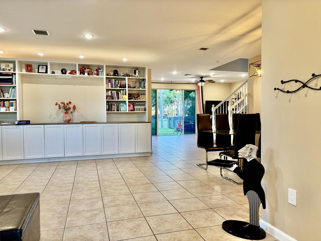 9022 Dupont Pl - Photo 4 of 39