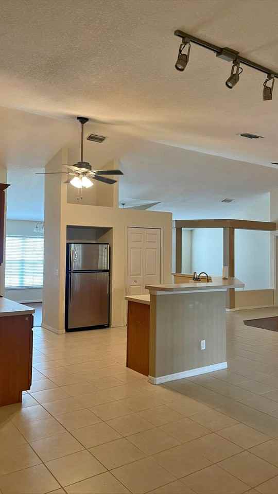 1625 Sw Levato Ave - Photo 5 of 15