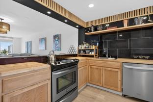 3960 Oaks Clubhouse Dr #512 - Photo 1 of 1