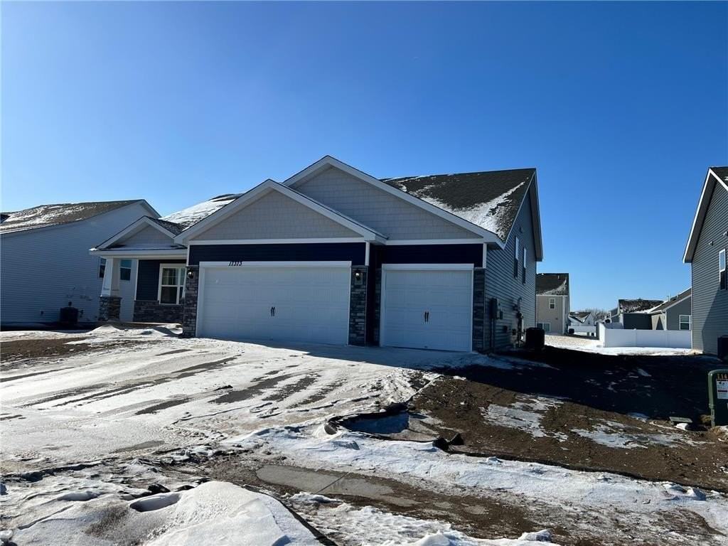 17373 Dulles Ln - Photo 2 of 43